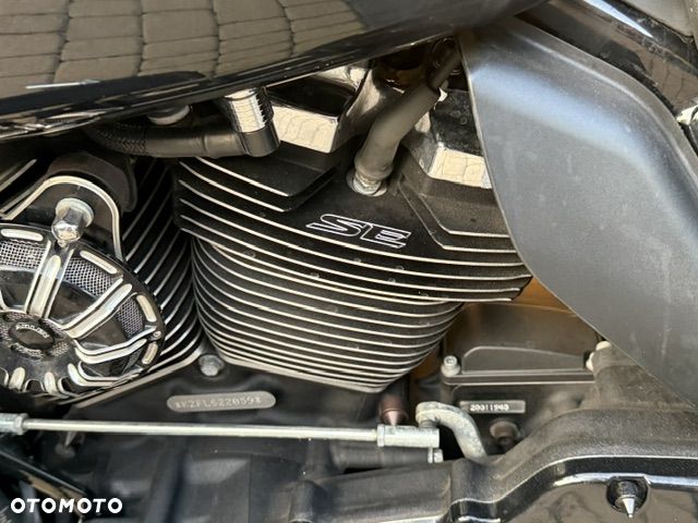 Harley-Davidson Touring Road Glide - 17