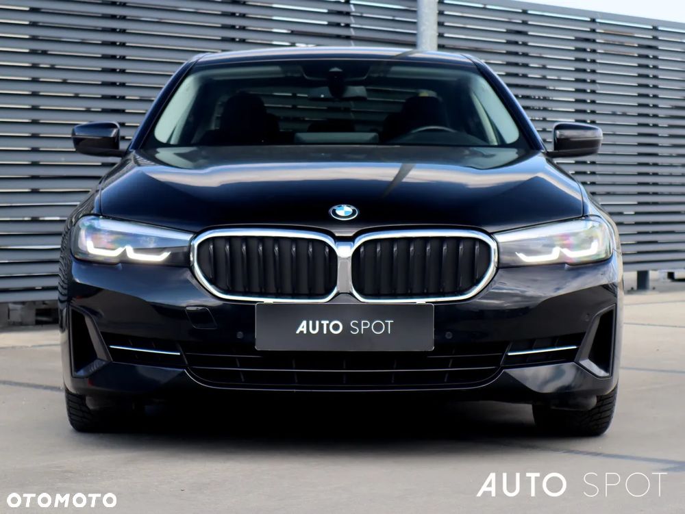 BMW Seria 5 518d mHEV - 10