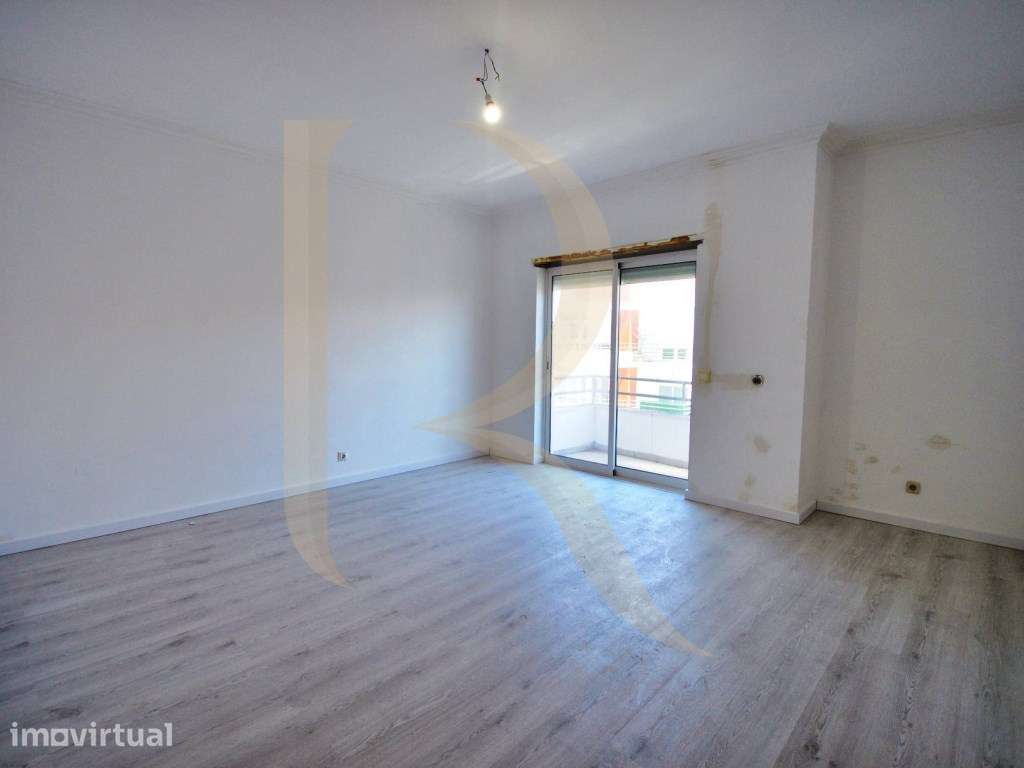 Apartamento T2 remodelado com elevador e varanda e arrecadação em V... - Grande imagem: 4/22