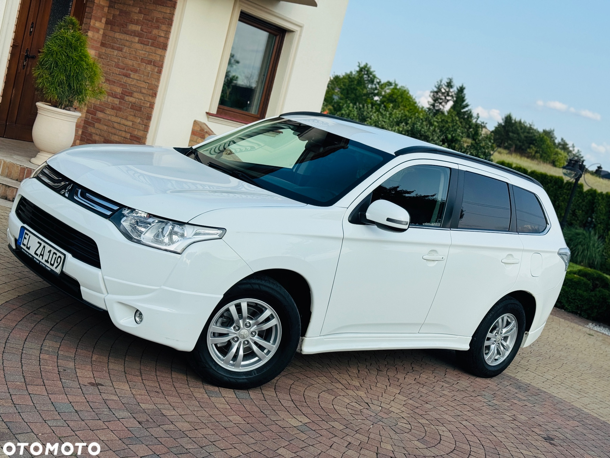 Mitsubishi Outlander 2.0 Intense + Navi 4WD CVT - 24