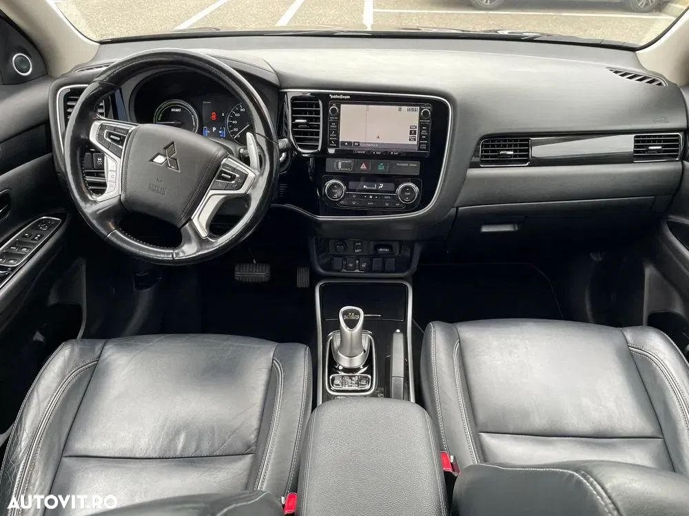 Mitsubishi Outlander 2.0 4WD Plug-In Hybrid Top - 6