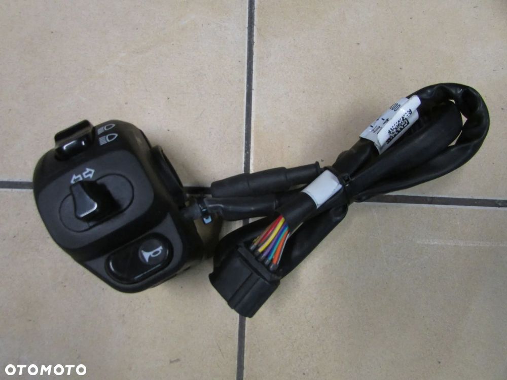 Vespa GTV 300 hpe 2024 przełączniki kierownicy lewe - 1