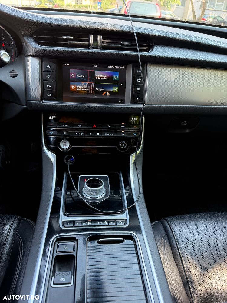Jaguar XF 20d RWD Portfolio - 5