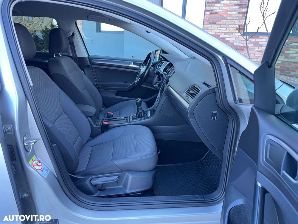 Volkswagen Golf - 11