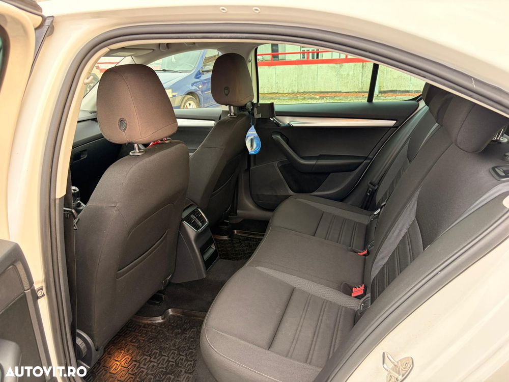 Skoda Octavia 1.5 TSI Ambition - 6
