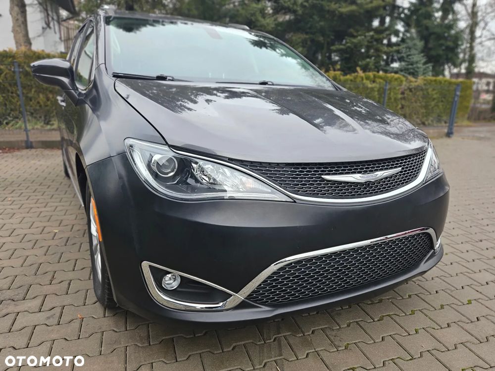 Chrysler Pacifica - 3