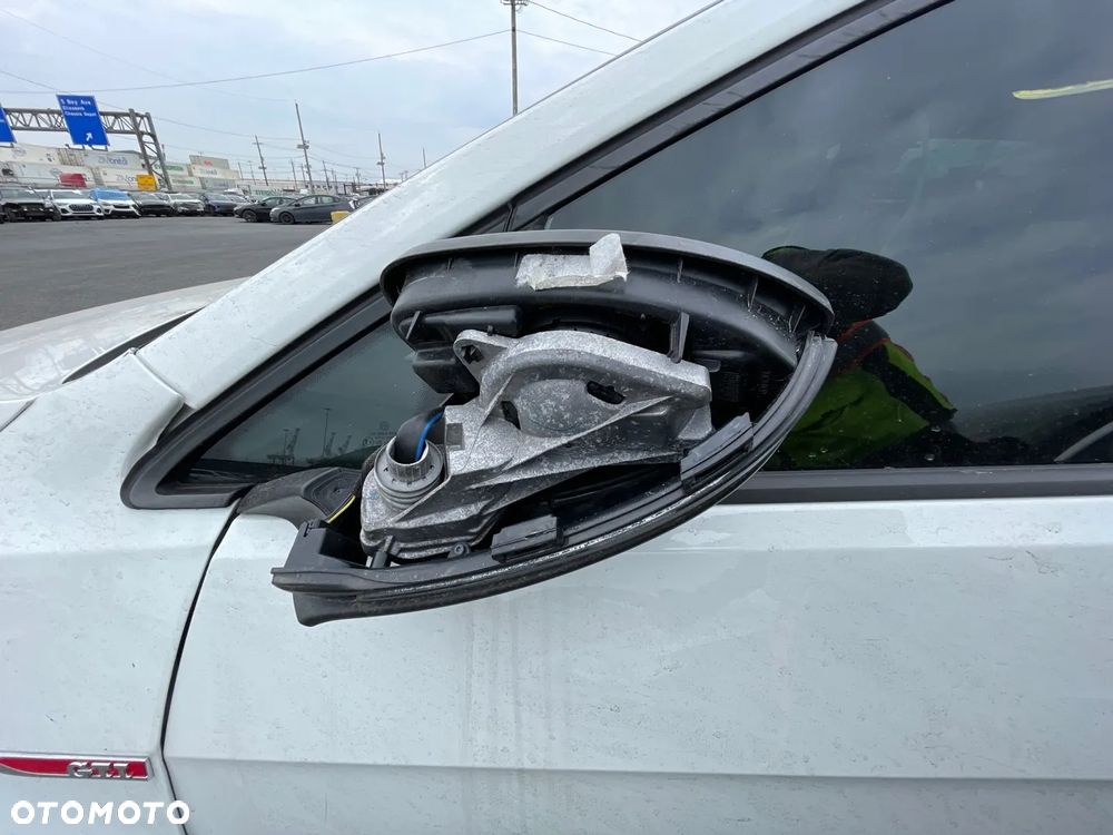 Volkswagen Golf - 32