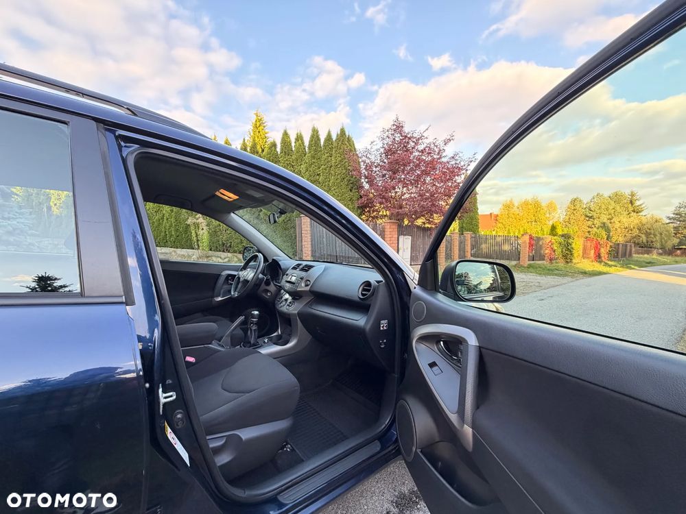 Toyota RAV4 2.2 D-4D Premium - 23