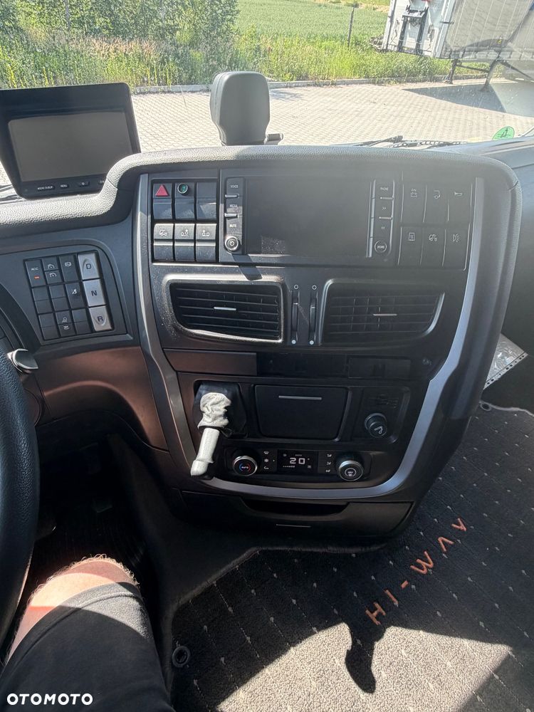 Iveco STRALIS 420 / HI-WAY / KONTENER / WINDA / 23 EUROPALETY / EURO 6 / AUTOMAT / 6x2 / OŚ SKRĘTNA / PODNOSZONA / 2019 ROK / SPROWADZONY - 32