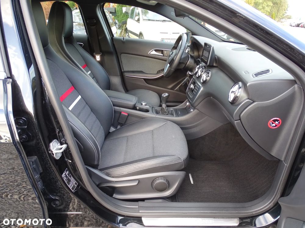 Mercedes-Benz Klasa A 180 (BlueEFFICIENCY) Urban - 18