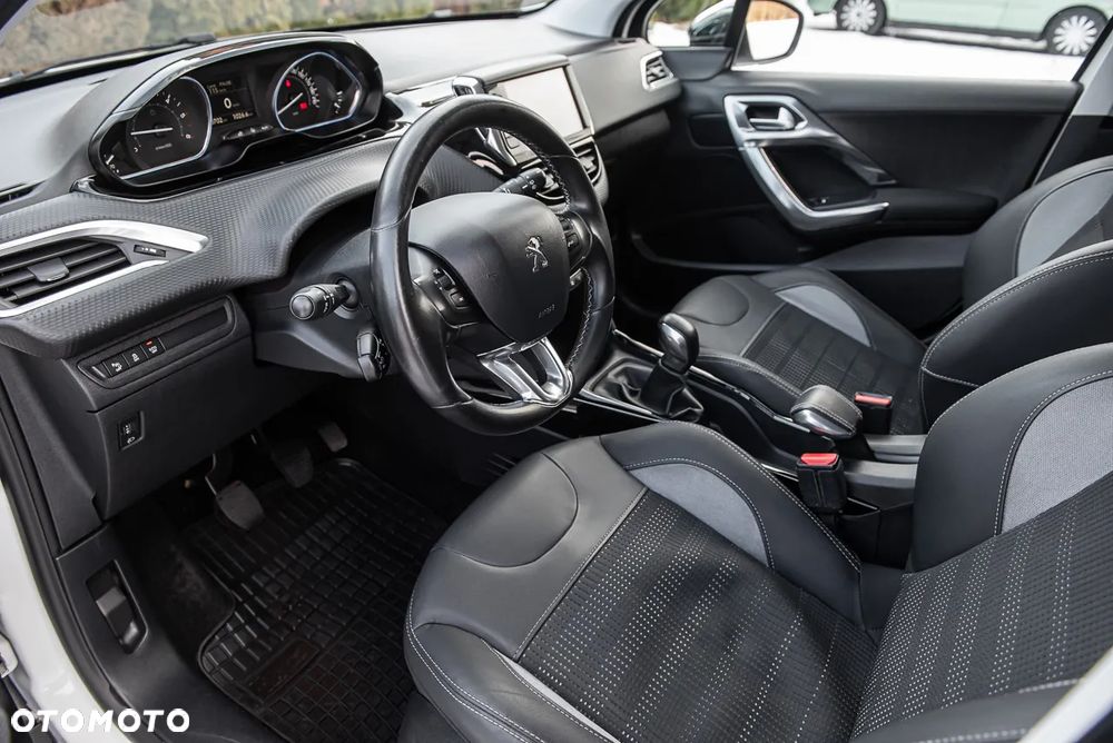 Peugeot 2008 1.6 BlueHDi Allure S&S - 15
