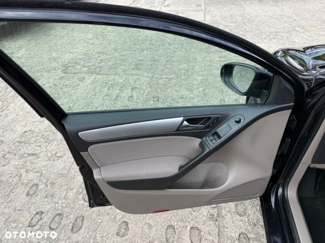 Volkswagen Golf 1.6 TDI DPF BlueMotion - 11