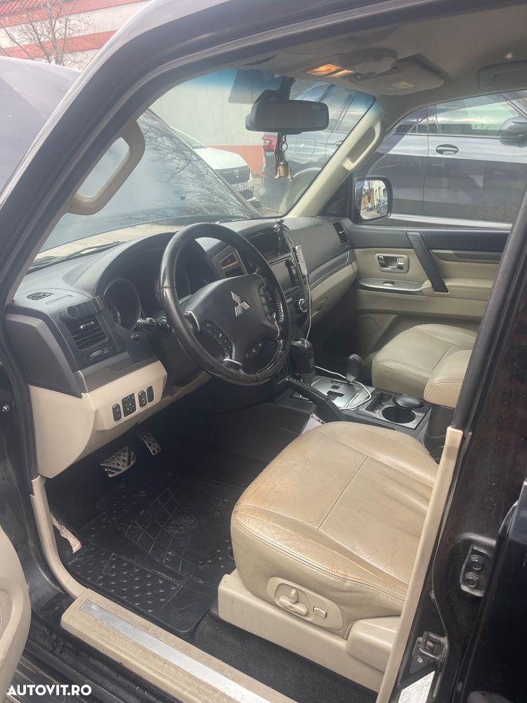 Mitsubishi Pajero LWB 3.2 DI-D Instyle A70 - 9