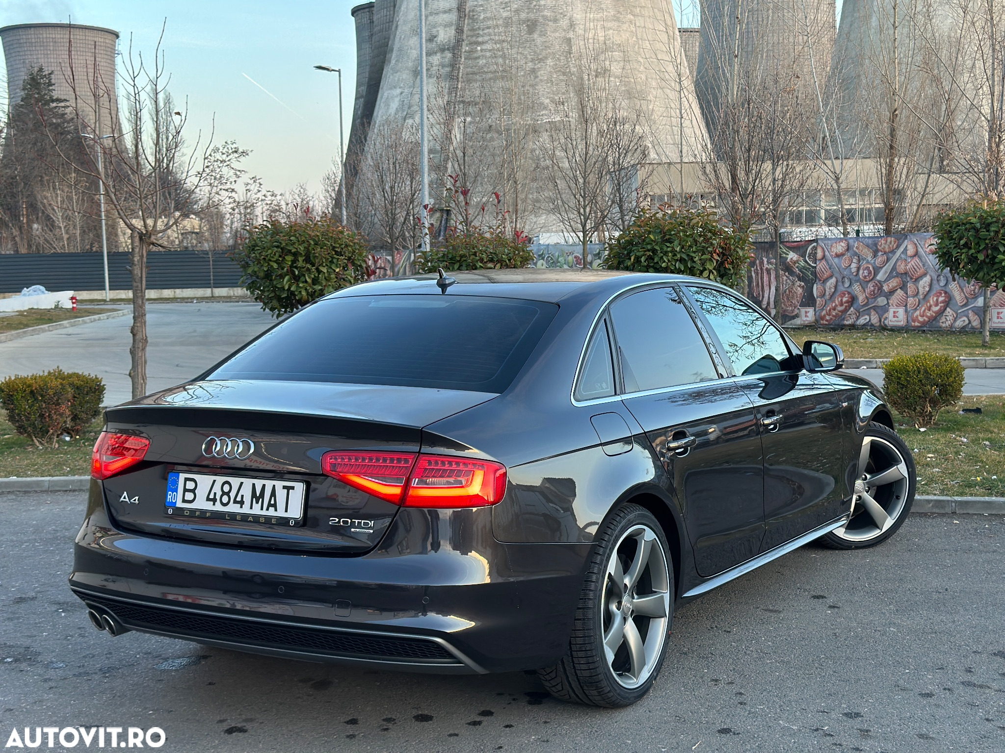 Audi A4 2.0 TDI DPF quattro S line Sportpaket - 8