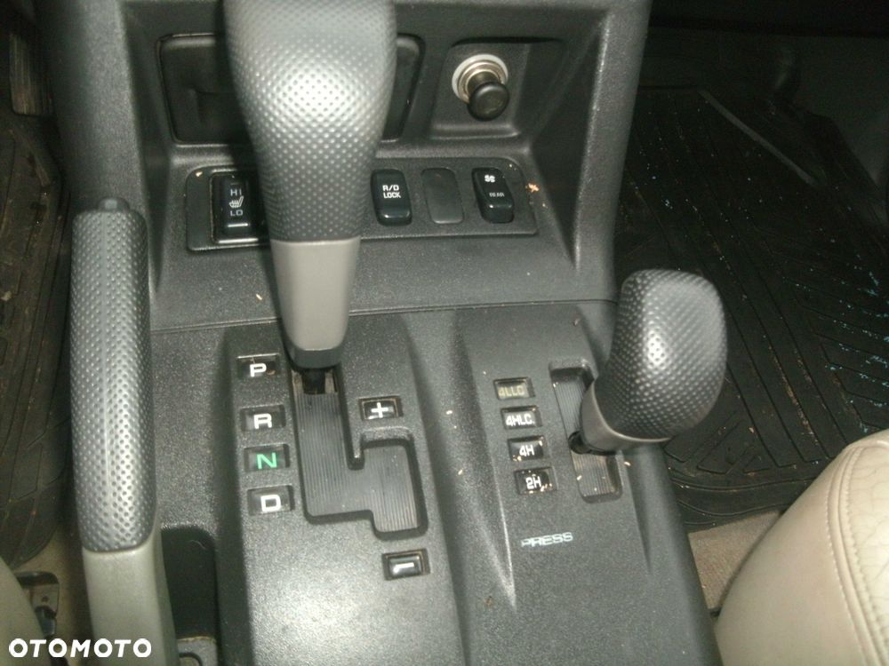 Mitsubishi Pajero - 7
