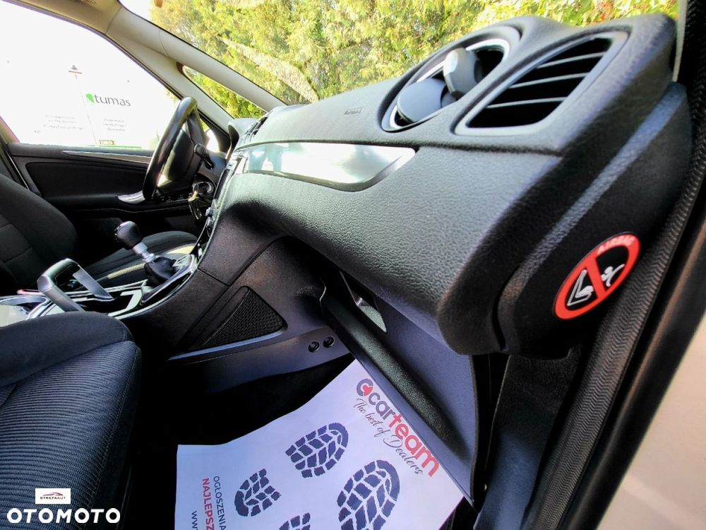 Ford S-Max - 17