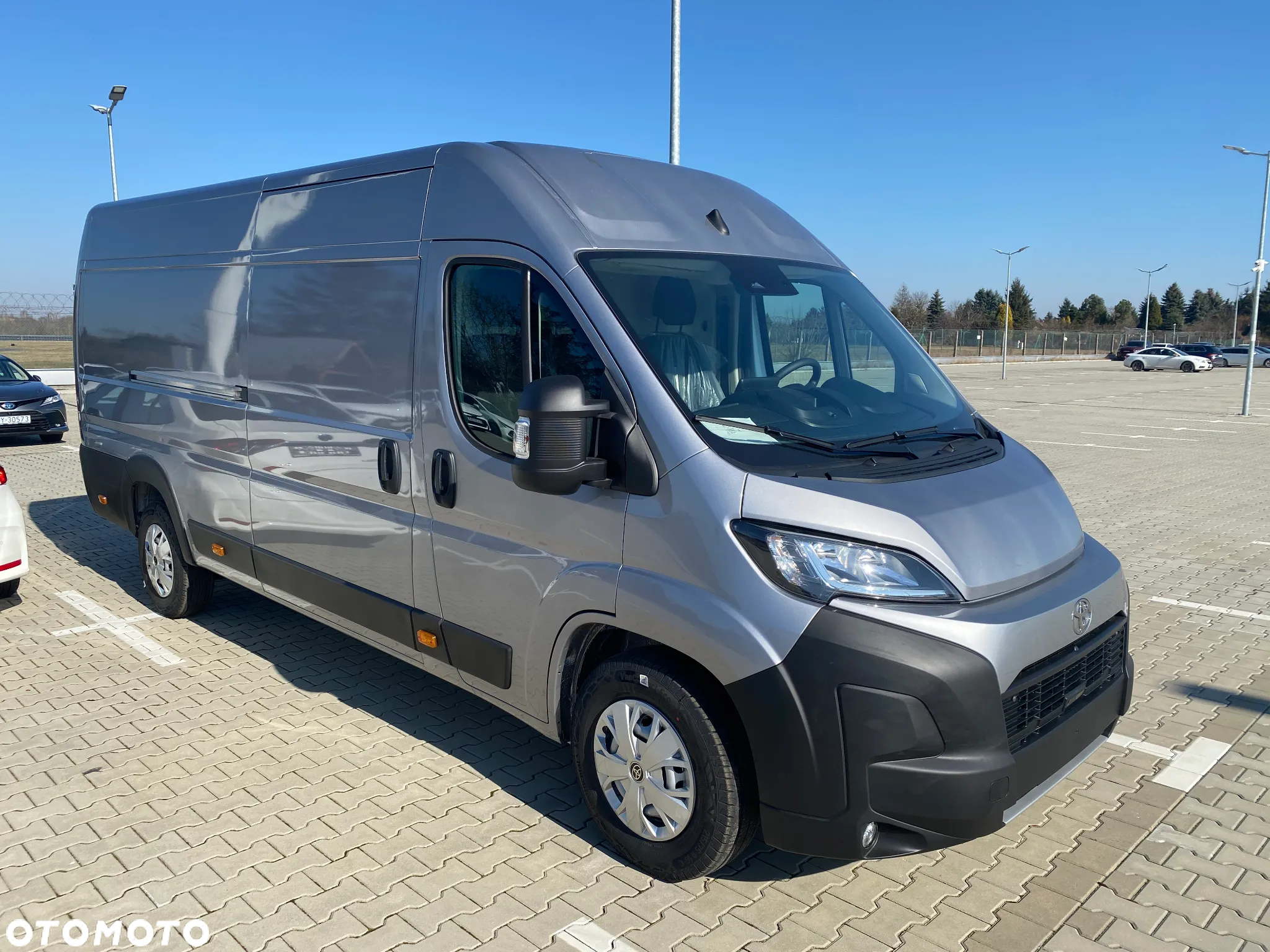 Toyota PRACE MAX L4H2 - 16