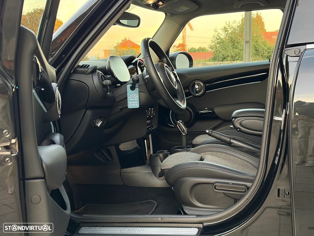 MINI 5 Portas Cooper Aut. Essential - 25
