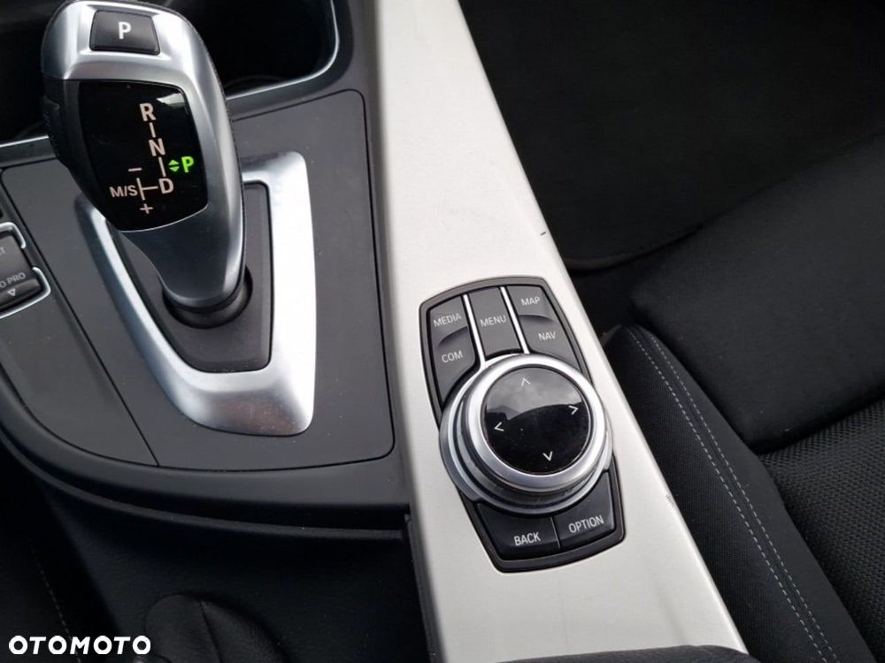 BMW Seria 3 318i - 25