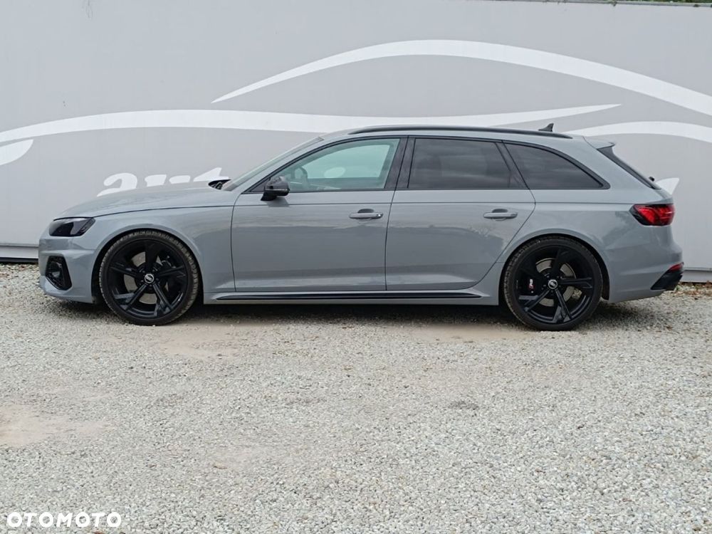 Audi RS4 Avant - 17