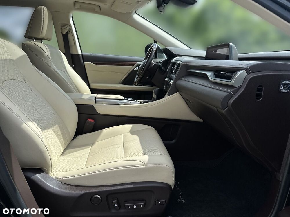 Lexus RX - 11