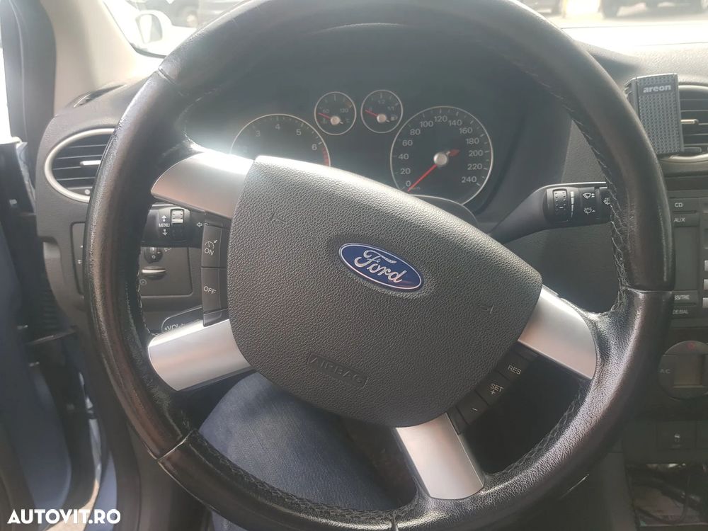 Ford Focus 1.6 Ti-VCT Titanium - 11
