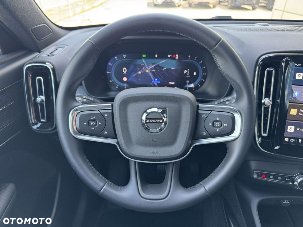 Volvo XC 40 B3 Plus Dark - 18