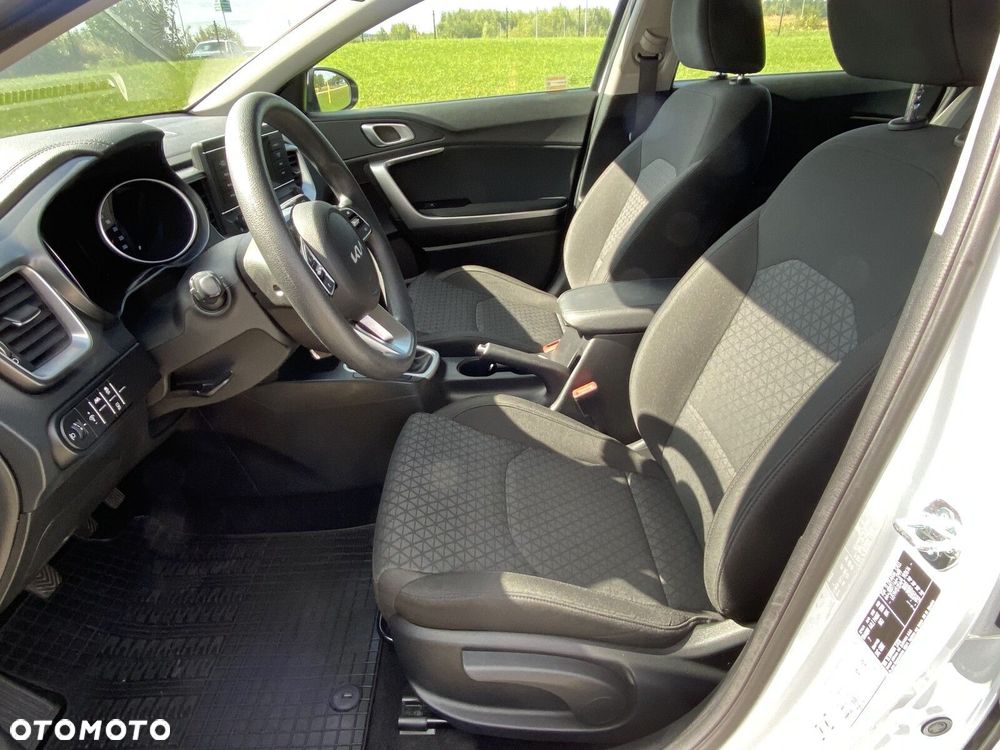 Kia Ceed - 11