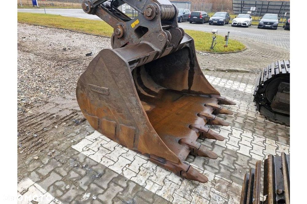Volvo EC 300 D L - 10
