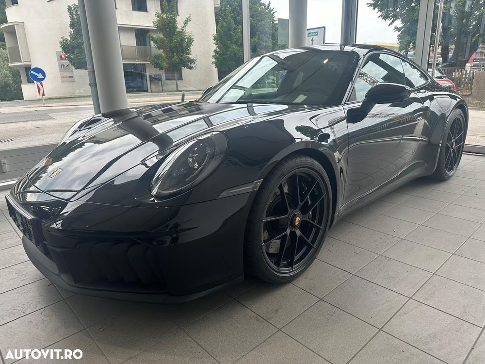 Porsche 911 Carrera 4 GTS PDK - 5