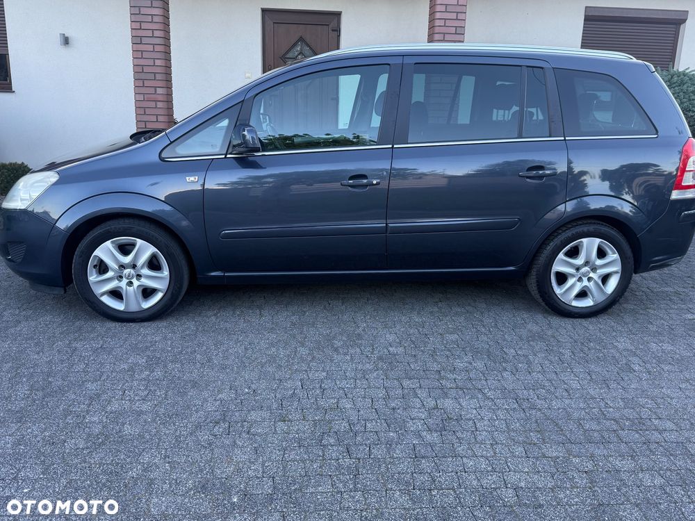 Opel Zafira 2.2 - 4