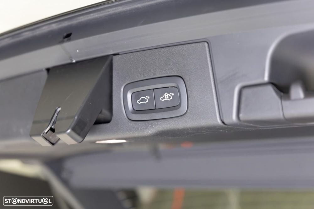 Volvo XC 60 2.0 T6 PHEV Core AWD - 46