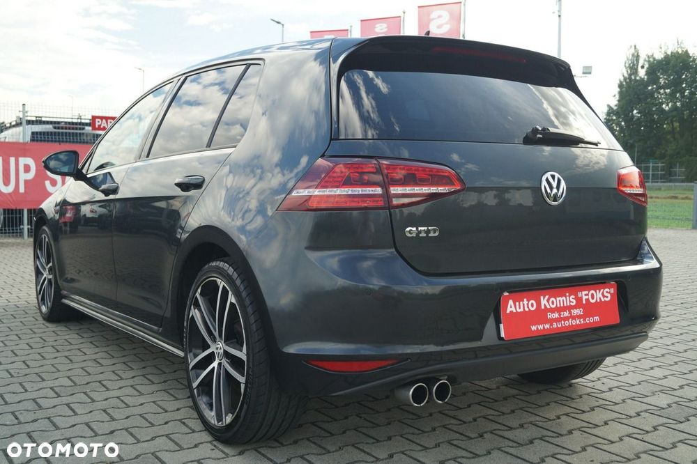 Volkswagen Golf - 24