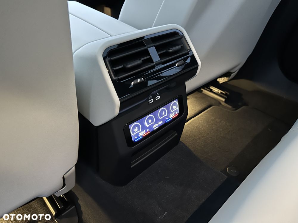 BMW Seria 5 520i mHEV - 28