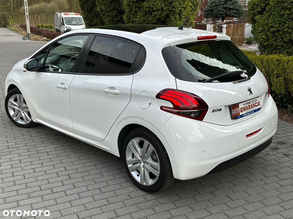 Peugeot 208 - 8