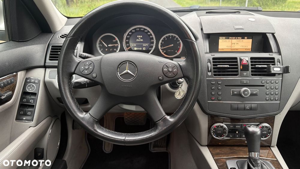 Mercedes-Benz Klasa C 280 7G-TRONIC Elegance - 29