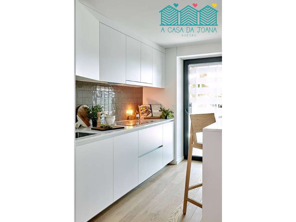 Apartamento T3 Mobilado com Garagem Fechada na Praia da Barra - Grande imagem: 5/21
