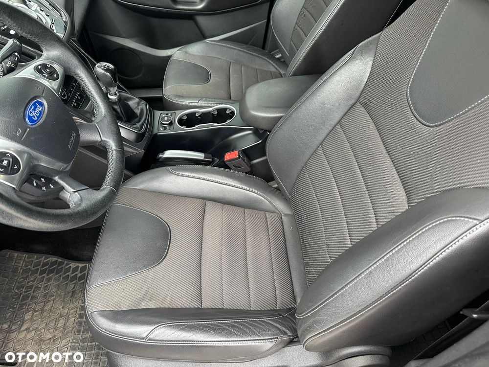 Ford Kuga - 12