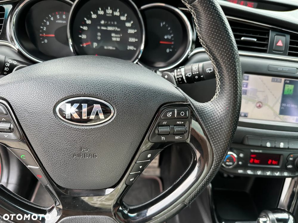 Kia Ceed - 11