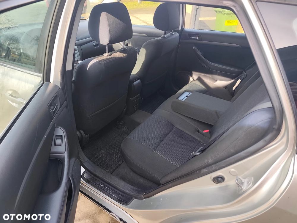 Toyota Avensis 2.0 D-4D Travel - 7