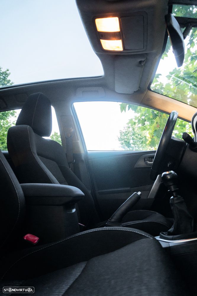 Toyota Auris 1.4 D-4D Exclusive +Skyv.+Navi - 10