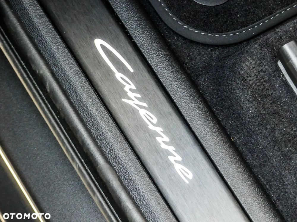 Porsche Cayenne Coupe E-Hybrid PHEV - 30