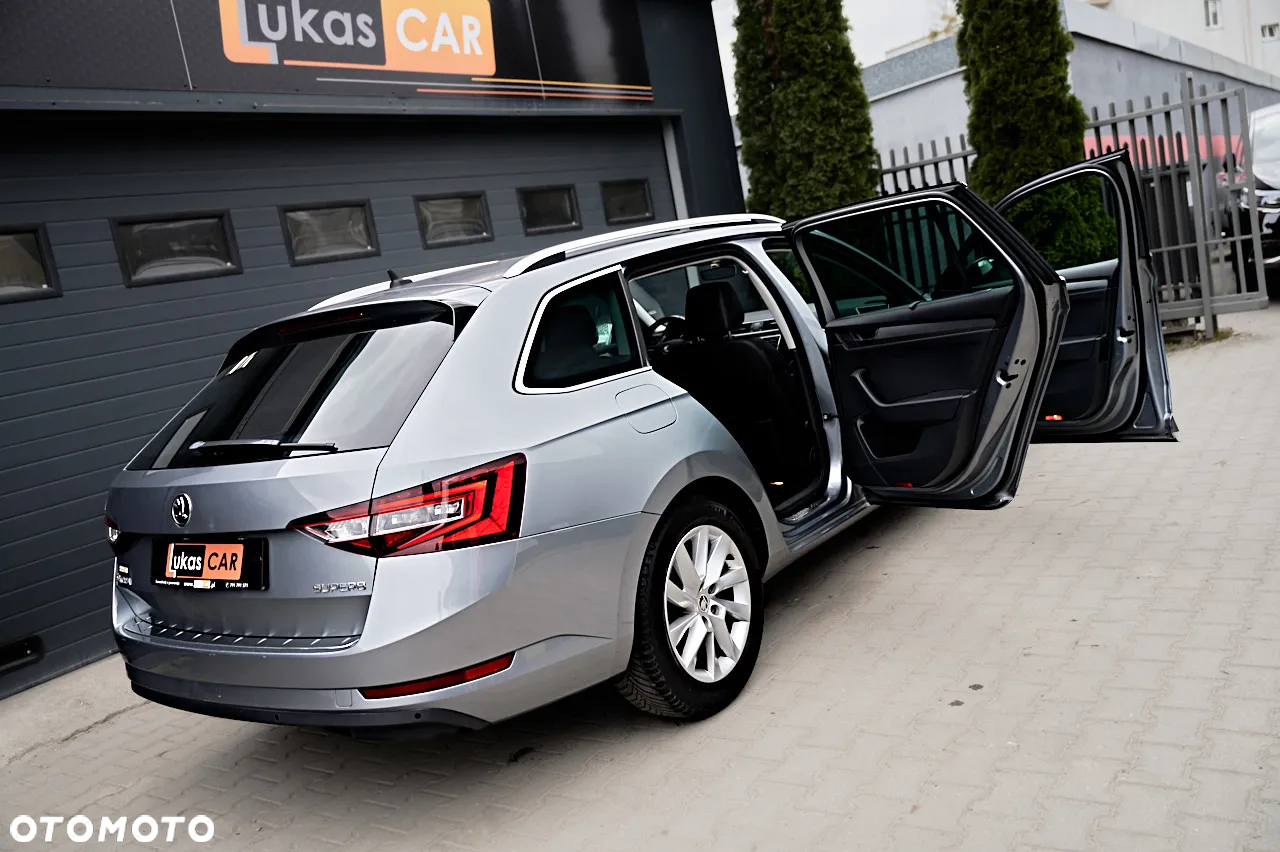 Skoda Superb 2.0 TDI DSG Premium Edition - 31
