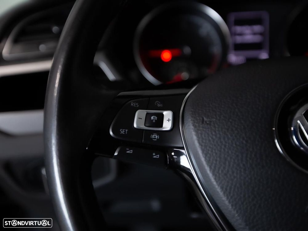 VW Touran 2.0 TDI Confortline DSG - 16