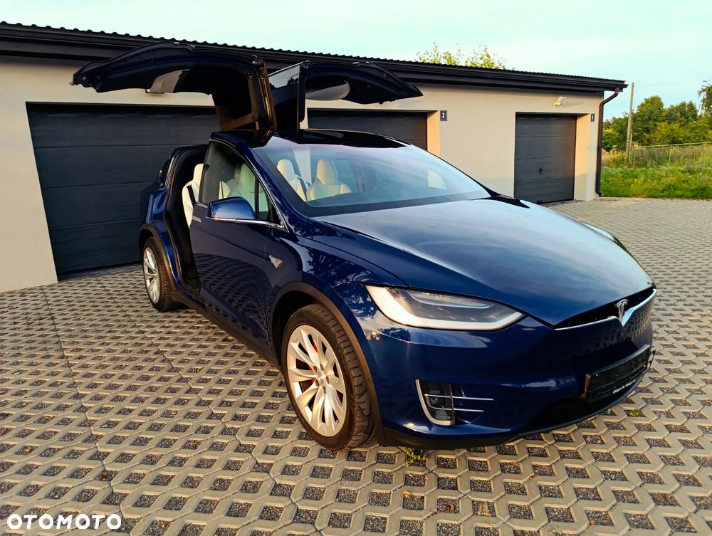 Tesla Model X - 31
