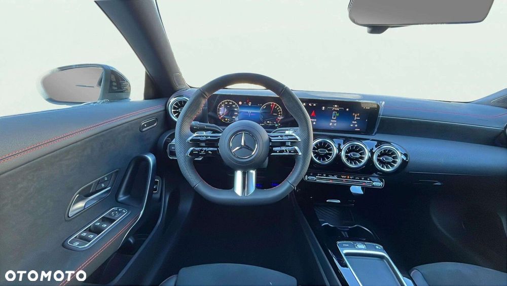 Mercedes-Benz CLA - 12