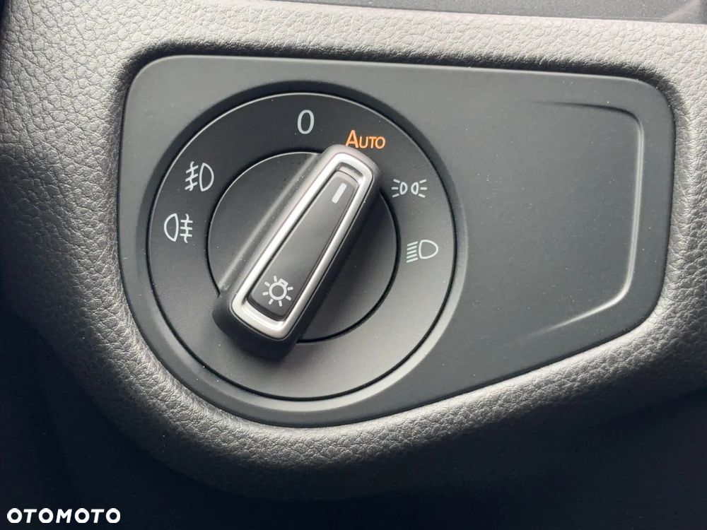 Volkswagen Golf 1.6 TDI BMT Comfortline - 19