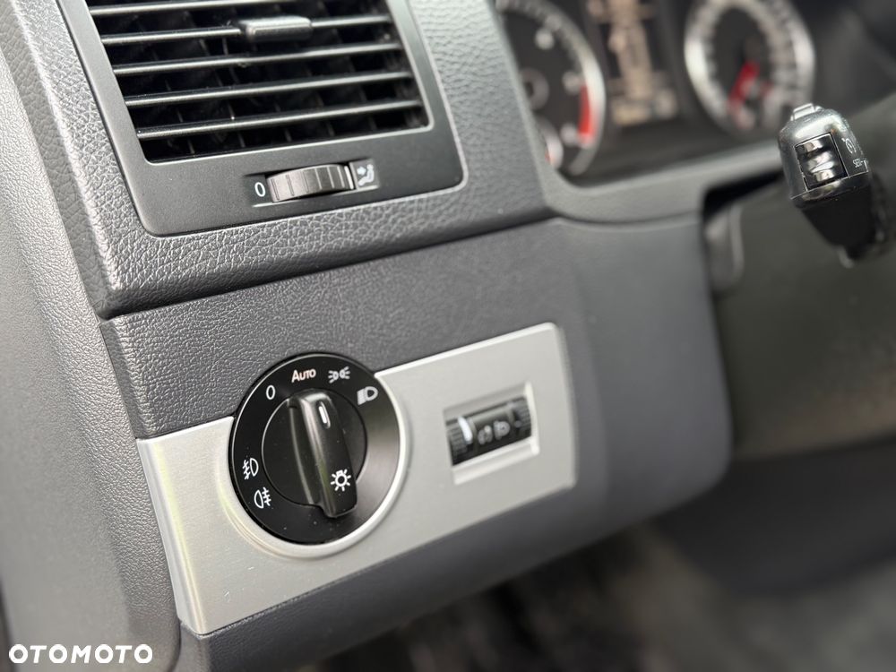 Volkswagen Multivan - 14