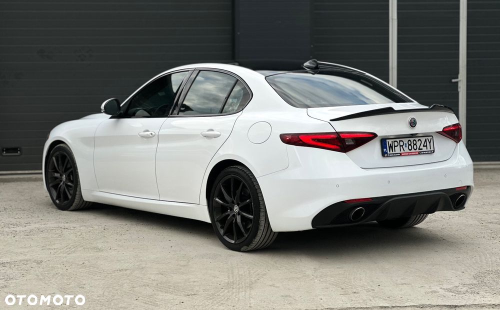 Alfa Romeo Giulia 2.0 Turbo 16V AT8-Q4 Ti - 9