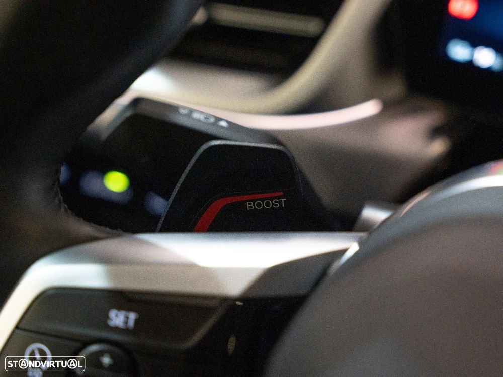 BMW iX1 eDrive20 Pack Desportivo M - 16